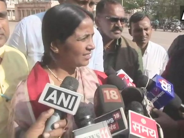 तलाक की खबरों के बाद से उनकी हालत में गिरावट