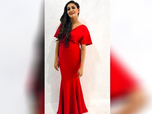 सपना की झलक के लिए मचा हंगामा सपना की झलक के लिए मचा हंगामा