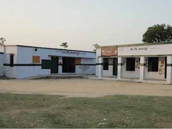 उनकी कपड़े उतारकर तलाशी ली गई उनकी कपड़े उतारकर तलाशी ली गई