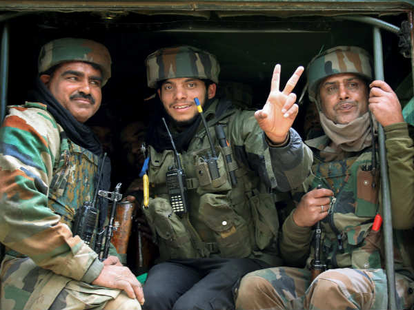 लाल चौक पर सेल्‍फी के साथ किया सेना को चैलेंज 