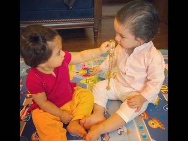  रक्षाबंधन पर इनाया ने बांधी थी तैमूर को राखी