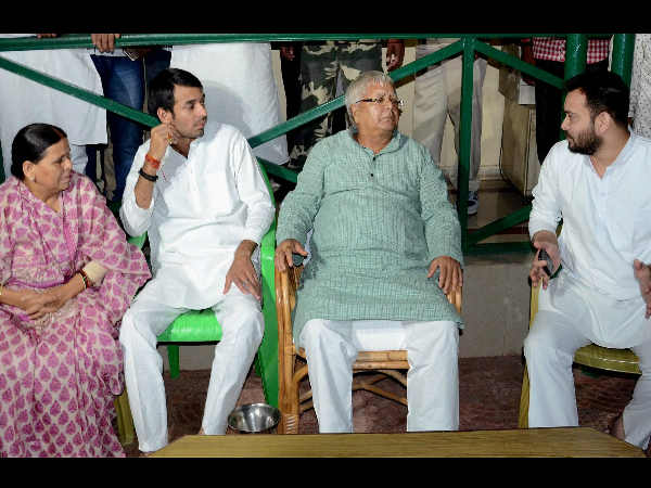 दिल्‍ली में राबड़ी देवी, तेज प्रताप को साथ लेकर जाएंगे तेजस्‍वी 