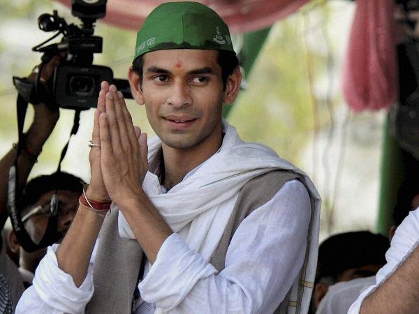 कौन है आखिर वृंदावन का ये बाबा?