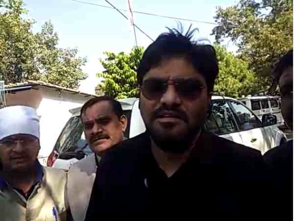 MP: चुनावी सभा करने सागर पहुंचे भाजपा के स्टार प्रचारक बाबुल सुप्रियों, पर सभा में अपने नहीं हुए शामिल