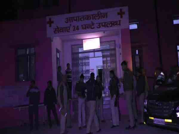 यूपी: लखनऊ एक्सप्रेस वे पर एक बार फिर हुआ दर्दनाक सड़क हादसा, 4 की मौत कई घायल यूपी: लखनऊ एक्सप्रेस वे पर एक बार फिर हुआ दर्दनाक सड़क हादसा, 4 की मौत कई घायल