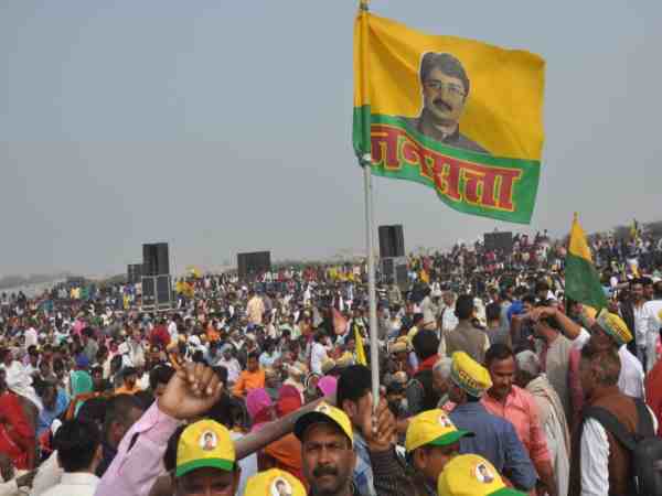 लखनऊ में आयोजित राजा भैया की रैली में पहुंची भारी भीड़, हो सकता है जनसत्ता पार्टी का ऐलान?