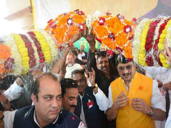 लखनऊ में आयोजित राजा भैया की रैली में पहुंची भारी भीड़, हो सकता है जनसत्ता पार्टी का ऐलान?