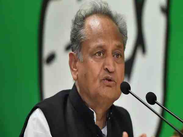 राजस्थान: कांग्रेस की सीनियर लीडर पर लगें पैसे लेकर टिकट बेचने का आरोप, बाथरूम में लगे पोस्टर