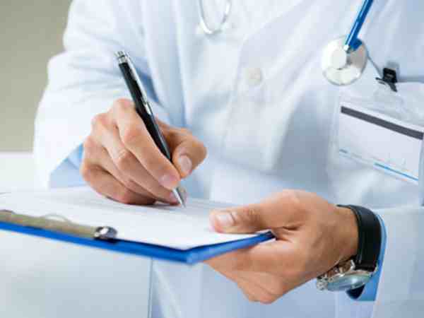 यूपी: खराब हैंडराइटिंग पर भड़के जज ने डॉक्टर की कोर्ट में लगाई क्लास, 5 हजार रुपए का लगाया जुर्माना