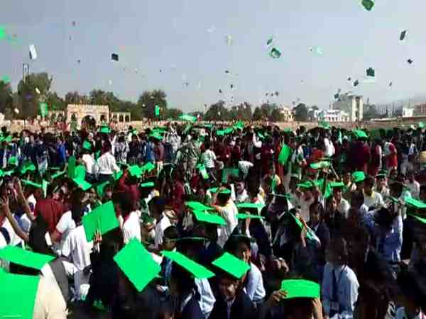 राजस्थान: अधिक संख्या में हो मतदान, इसलिए हजारों स्कूली बच्चों ने बनाया अनूठा तिरंगा, वीडियो