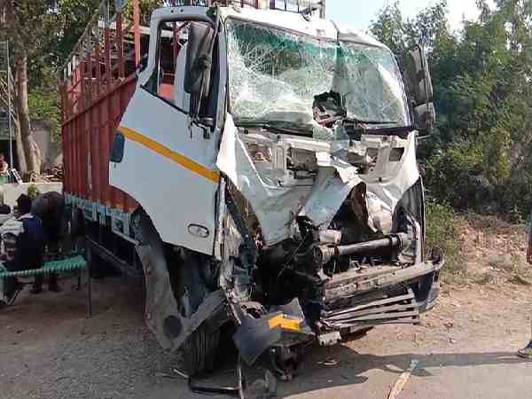 यूपी: भूखे-प्यासे ठंड में ठिठुरने रहे हैं शामली ट्रक हादसे के पीड़ित, प्रशासन ने नहीं ली सुध