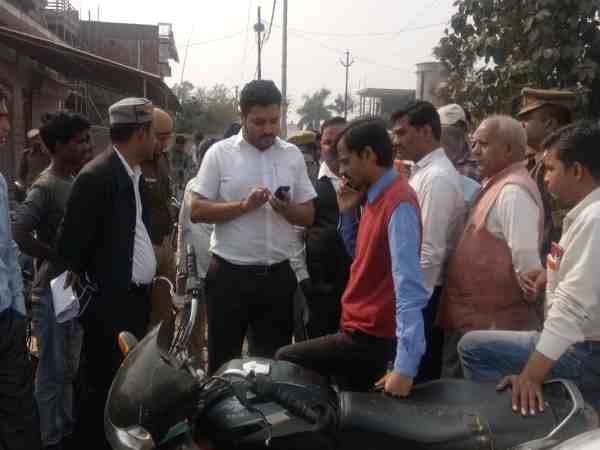 यूपी के इस गाव में भाजपा नेताओं के प्रवेश पर लगा बैन, पोस्टर पर लिखा कही ये बात