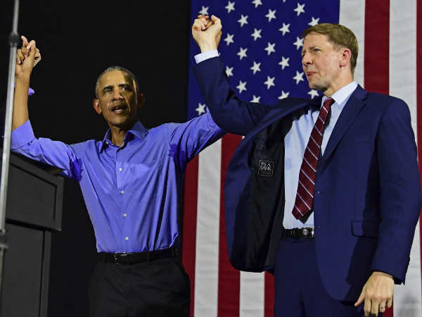 10 भारतीय डेमोक्र‍ेटिक और दो रिपलिब्‍कन पार्टी से