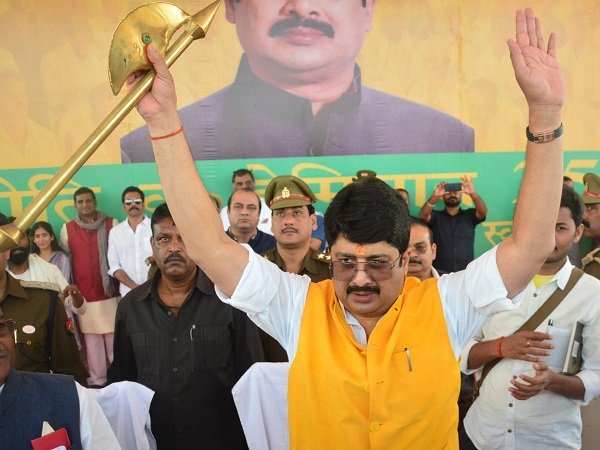 कुंडा में चलती है राजा भैया की 'हुकूमत' कुंडा में चलती है राजा भैया की 'हुकूमत'