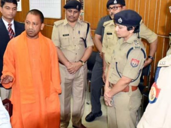 गोरखपुर के एक अधिकारी को भेजा सेवानिवृति पर