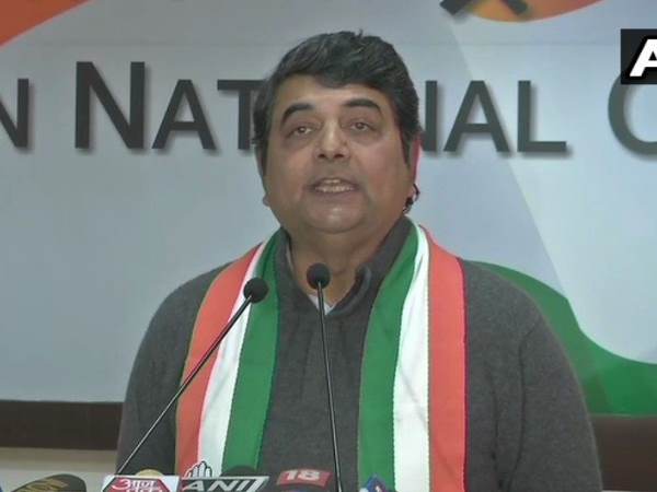 पीएम के इशारे पर गांधी परिवार का नाम घसीटा जा रहा: कांग्रेस पीएम के इशारे पर गांधी परिवार का नाम घसीटा जा रहा: कांग्रेस