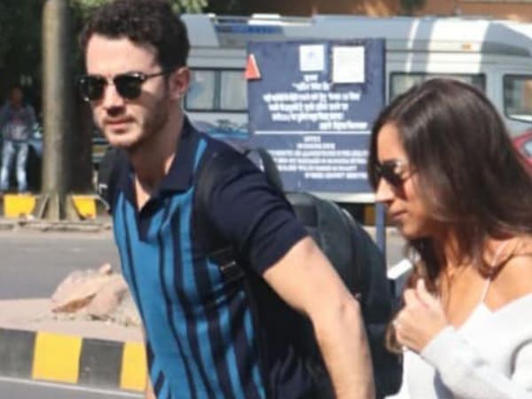 निक के भाई और हॉलीवुड के दोस्त भी दिखे