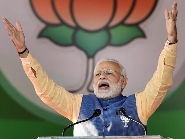 ग्रामीण क्षेत्रों में वोटरों को लुभाया जा रहा 