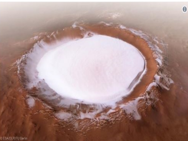 मंगल ग्रह पर विशाल बर्फ का गड्ढा, ESA ने जारी की तस्वीर मंगल ग्रह पर विशाल बर्फ का गड्ढा, ESA ने जारी की तस्वीर