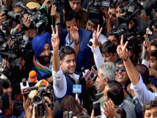 फेसबुक और ट्विटर पर भी कई मंत्री एक्टिव