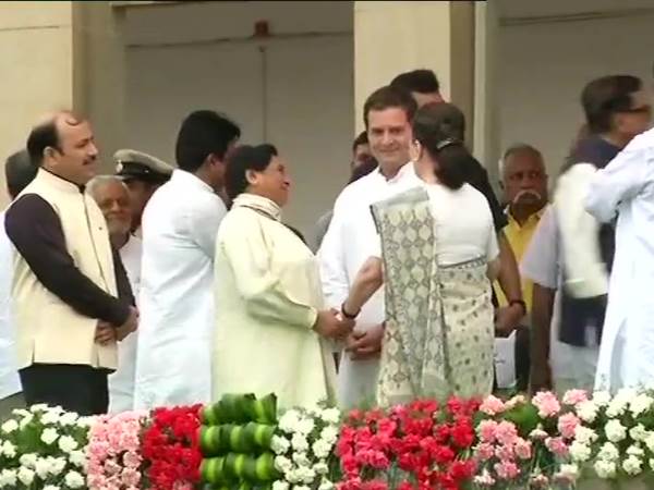 बीजेपी को बड़ा झटका कर्नाटक में लगा बीजेपी को बड़ा झटका कर्नाटक में लगा