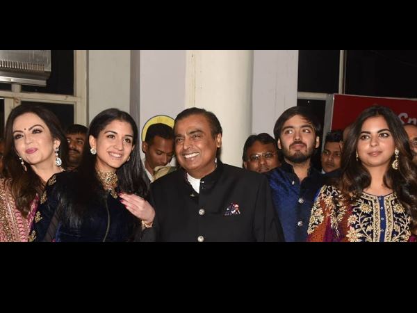 सीधे तैयार होकर जोधपुर पहुंचा अबानी परिवार सीधे तैयार होकर जोधपुर पहुंचा अबानी परिवार