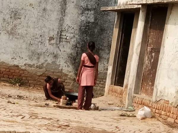  students are making food instead of studies in school in sultanpur