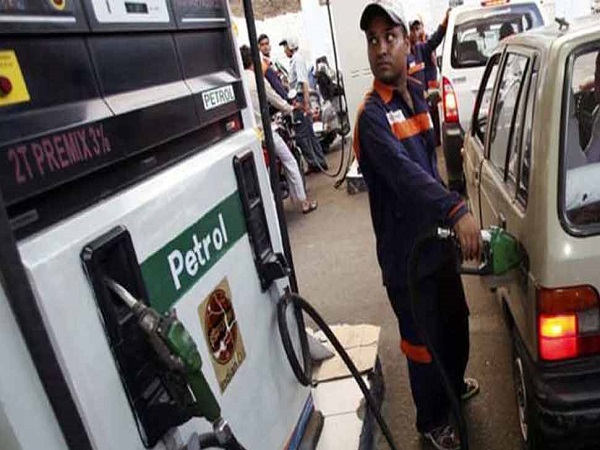 बिना टैक्स-कमीशन के प्रति लीटर पेट्रोल की कीमत..