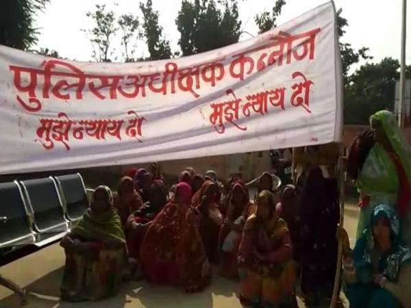 family wants srtict probe as their girl is missing in kannauj family wants srtict probe as their girl is missing in kannauj