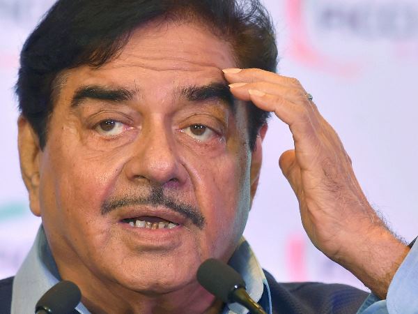 शत्रुघ्न सिन्हा ने साधा पीएम मोदी पर निशाना