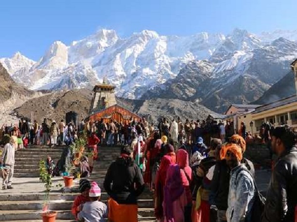 पिता बाढ़ में बह गए थे, मां से बिछड़ गई थी