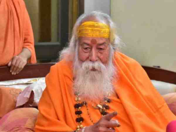 'भगवान राम की मूर्ति से भटका रही ध्यान' 'भगवान राम की मूर्ति से भटका रही ध्यान'