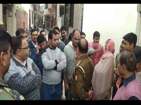 प्रिंसिपल की गाय को दिया जहर