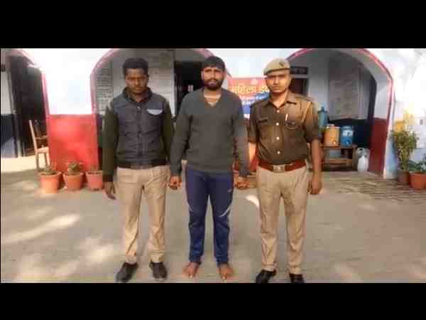 police caught a man in army recruitment who had fake documents in ayodhya police caught a man in army recruitment who had fake documents in ayodhya