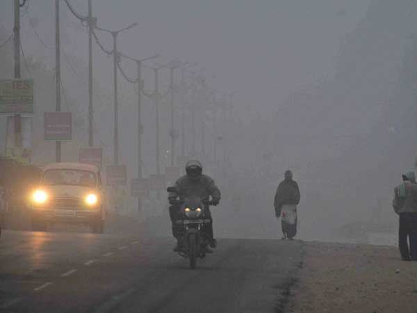 दिल्ली में घना कोहरा