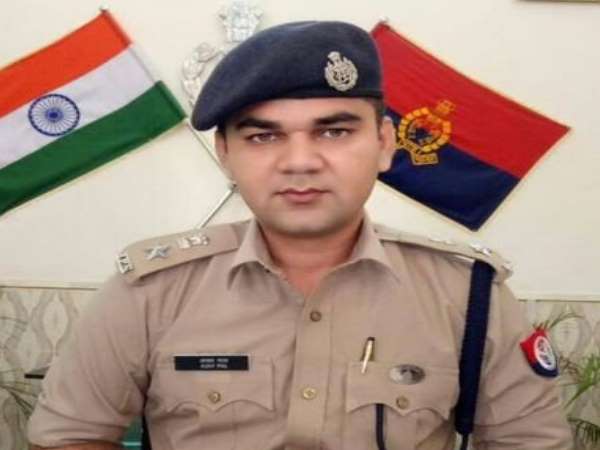 नोएडा पुलिस ने कंपनियों को जारी किया नोटिस