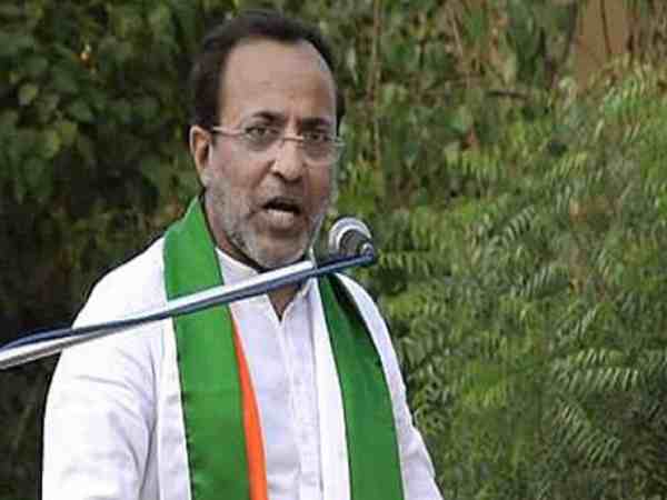 जूनियर और सीनियर नेताओं की है लड़ाई