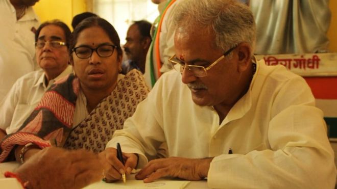 छत्तीसगढ़: भूपेश बघेल का यह फ़ैसला किसके लिए मुश्किल छत्तीसगढ़: भूपेश बघेल का यह फ़ैसला किसके लिए मुश्किल