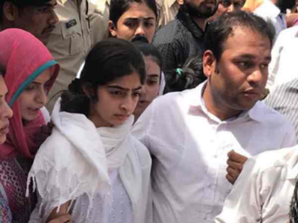 धोखे से बना लिया भय्यूजी का वीडियो