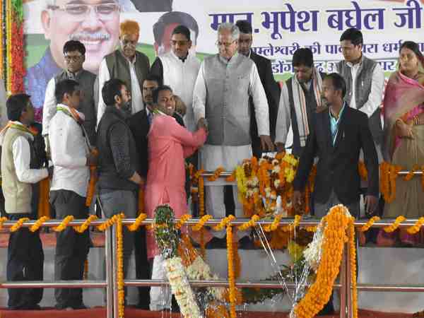 अगले बजट में किसानों के लिए जाएगा 10 हजार करोड़, यह हक है उनका: सीएम भूपेश बघेल अगले बजट में किसानों के लिए जाएगा 10 हजार करोड़, यह हक है उनका: सीएम भूपेश बघेल