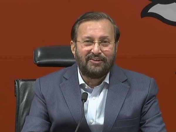 कांग्रेस ने जल, थल, आकाश सभी जगह घोटाले किए गए कांग्रेस ने जल, थल, आकाश सभी जगह घोटाले किए गए