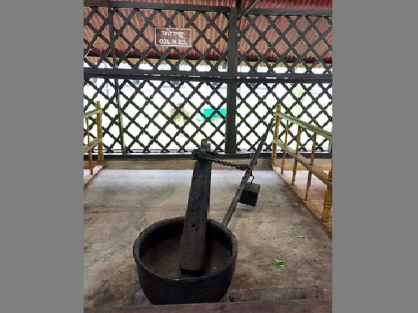 क्रांतिकारियों से कोल्हू से तेल निकलवाने का काम भी कराया जाता था