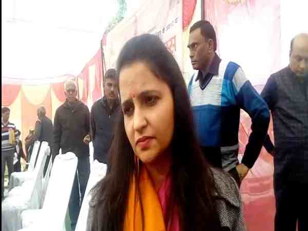 फर्रुखाबाद के डीएसओ कार्यालय में कबाब के साथ छलके जाम, देखें वायरल वीडियो