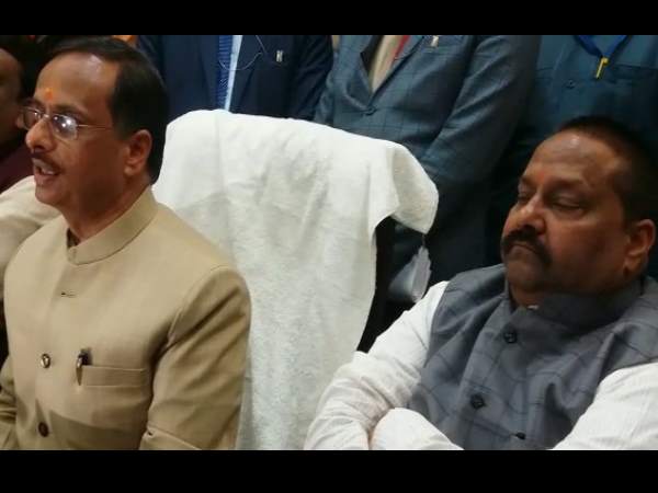 bjp leaders sleeping when deputy cm dinesh sharma addressing press conference in agra bjp leaders sleeping when deputy cm dinesh sharma addressing press conference in agra