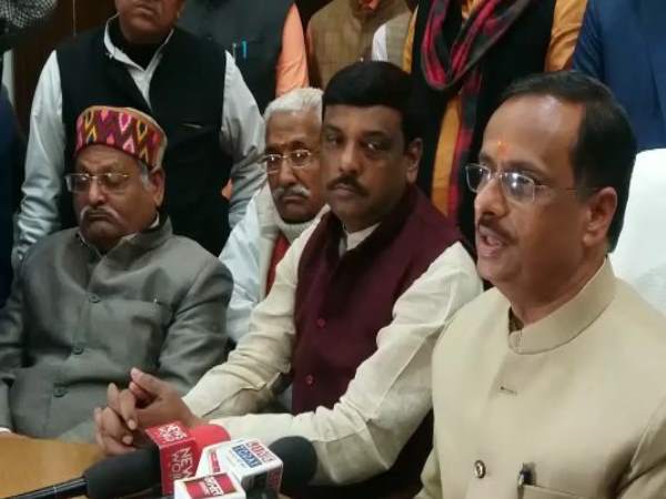 bjp leaders sleeping when deputy cm dinesh sharma addressing press conference in agra bjp leaders sleeping when deputy cm dinesh sharma addressing press conference in agra