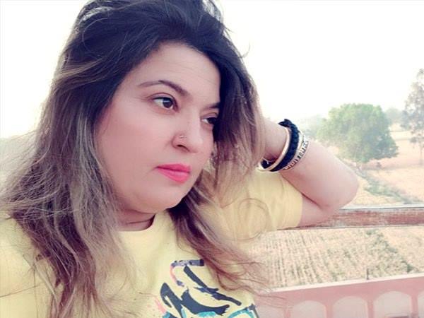 'हाथ से किए इशारे' 'हाथ से किए इशारे'