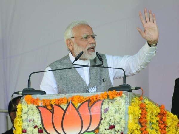 'आपकी सरकार हर तरीके से टैक्स वसूली करने में लगी है'