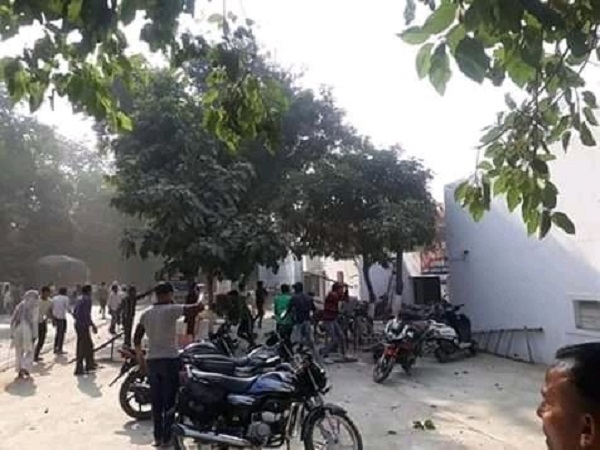 300 से अधिक की भीड़ ने पुलिस पर किया था हमला