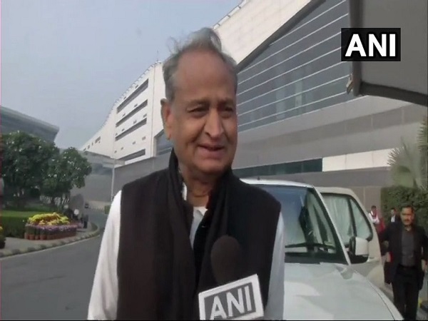 वसुंधरा को हराकर तीसरी बार सीएम बने कांग्रेस के अशोक गहलोत 