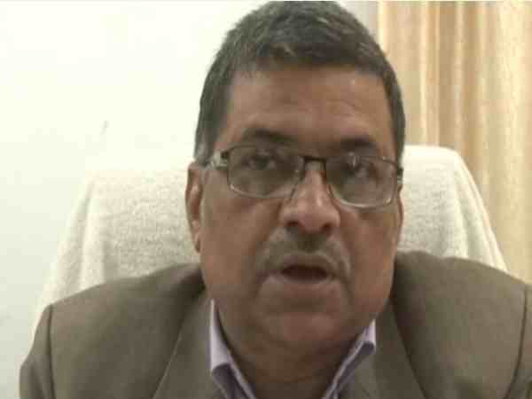 यूपी में बिजली विभाग का अजीबोगरीब कारनामा, झोपड़ी में रह रही महिला को दिया कनेक्शन, मीटर पेड़ पर लटकाया यूपी में बिजली विभाग का अजीबोगरीब कारनामा, झोपड़ी में रह रही महिला को दिया कनेक्शन, मीटर पेड़ पर लटकाया